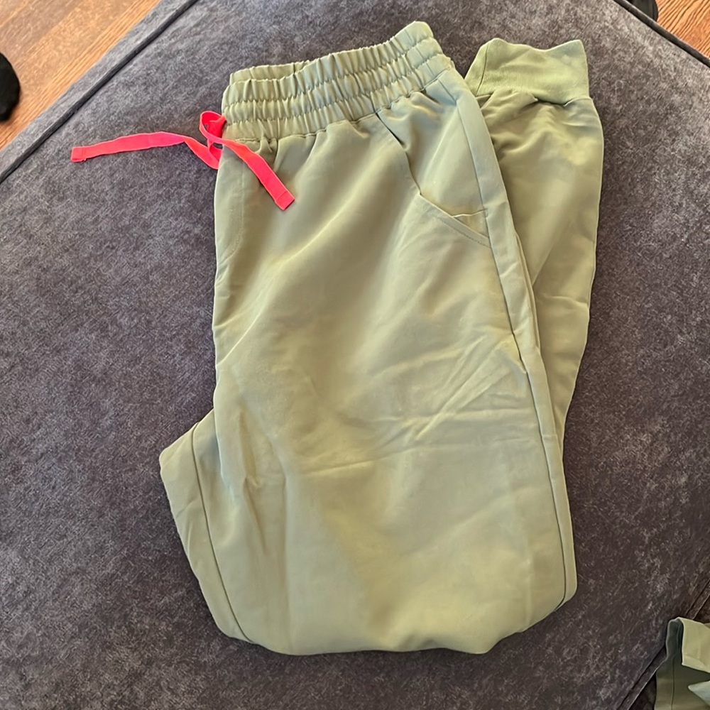 Figs Zamora High Waisted Joggers Olive Green - size medium